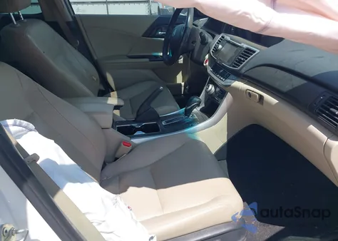 2013 Honda Accord Touring z USA, uszkodzony, nr VIN 1HGCR3F97DA028969